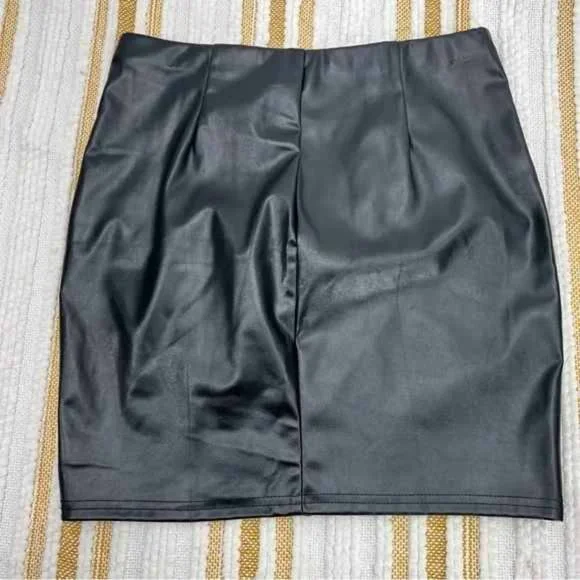 Women's black leather skirt - Picture 4 of 9